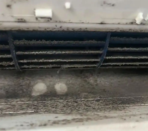 凤城空调吹的风有股烧焦味是怎么回事